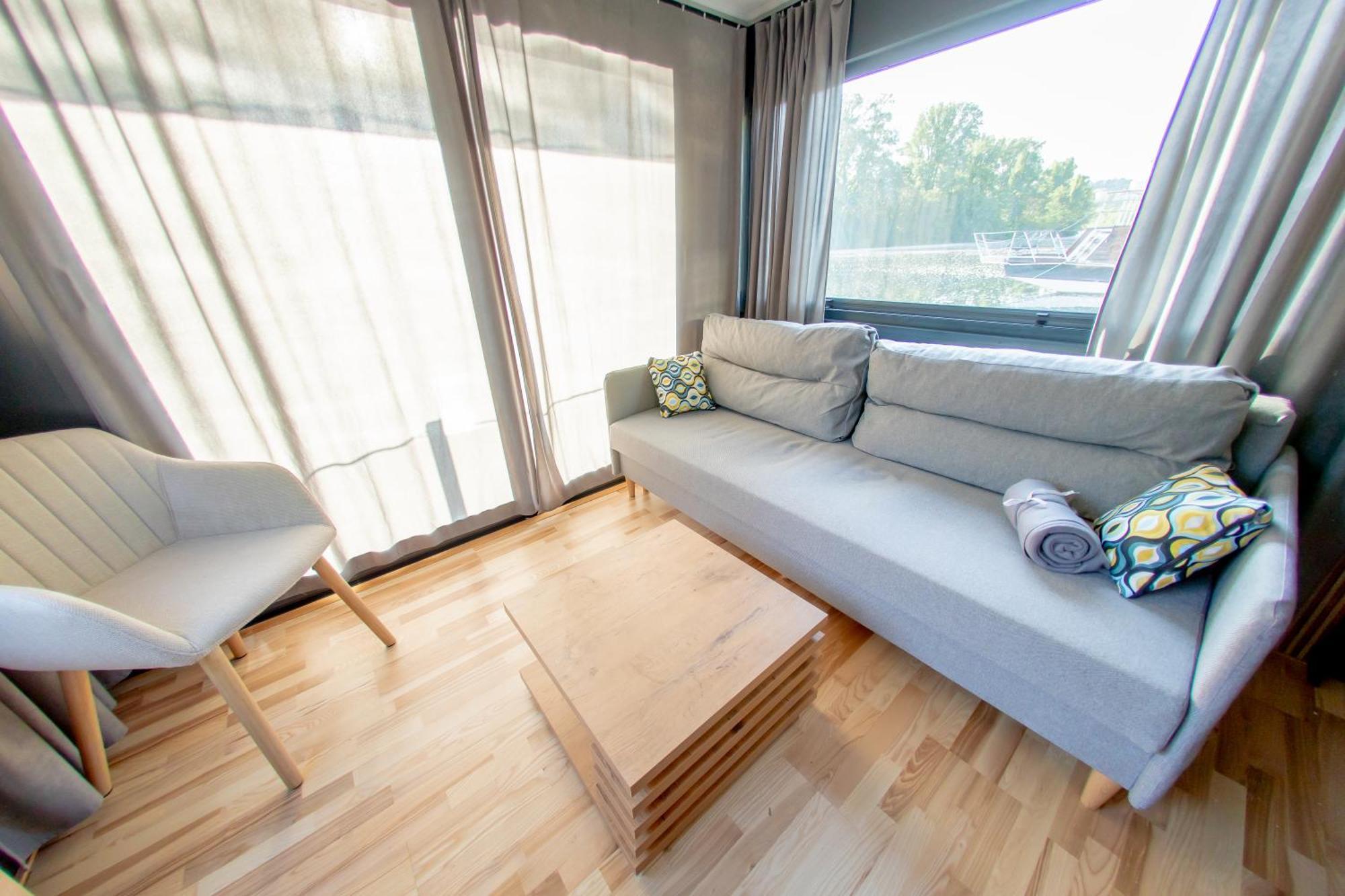 Botel Bay Houseboats Prague
