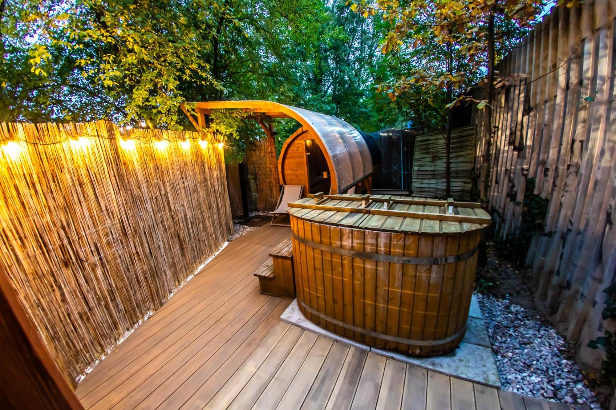Bay Houseboats Botel 3*