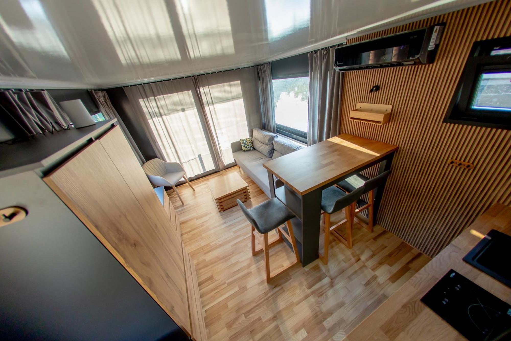 Bay Houseboats Botel Prag