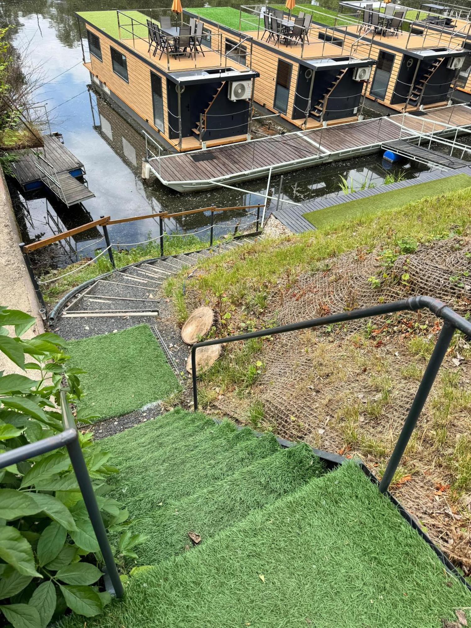 Bay Houseboats 3* Prag